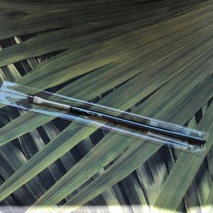 Mac brush #266 small angle brush